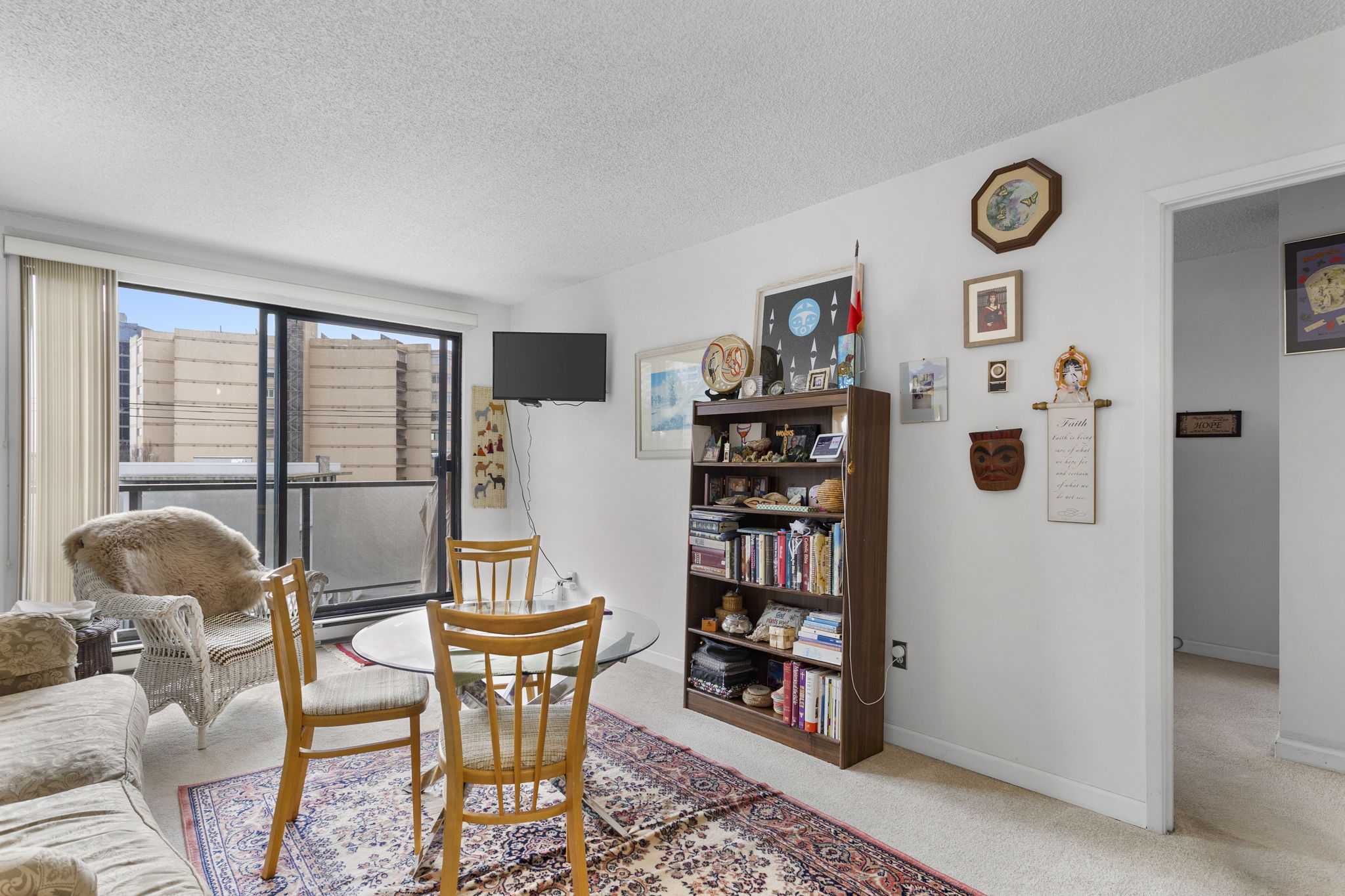 #403 - 2119 Bellevue Avenue